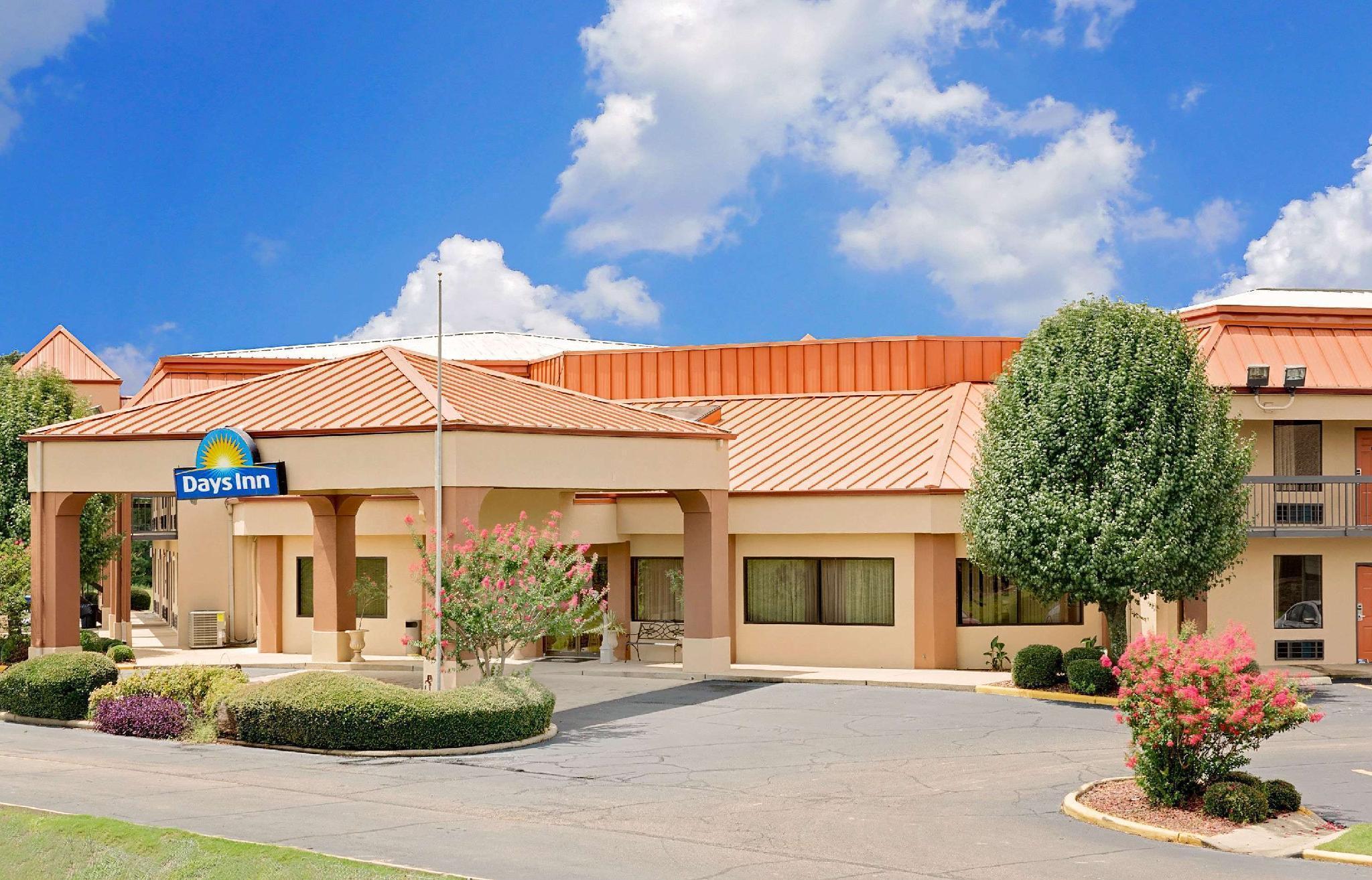 Days Inn By Wyndham Columbus Exterior photo