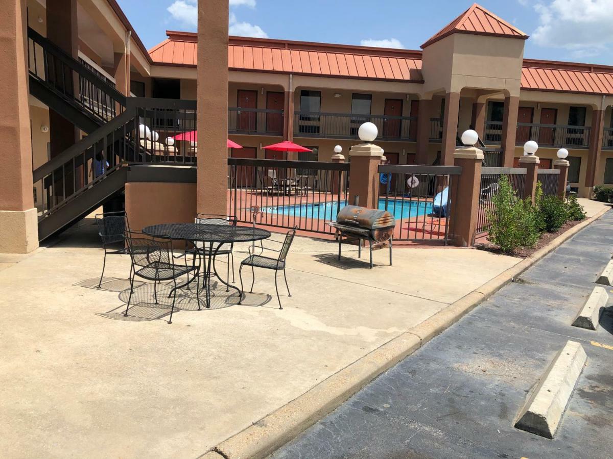 Days Inn By Wyndham Columbus Exterior photo