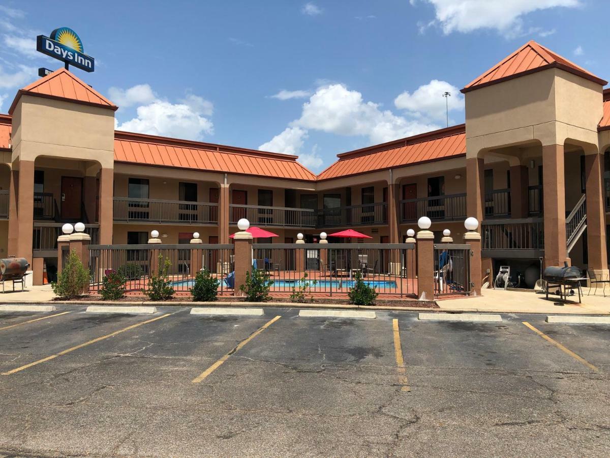 Days Inn By Wyndham Columbus Exterior photo