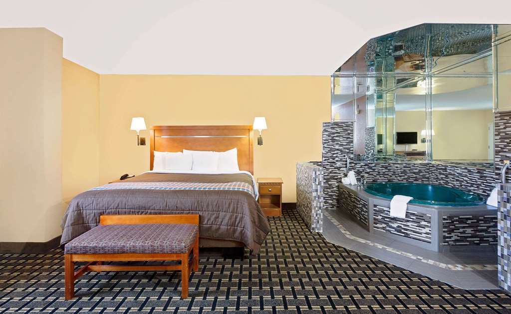 Days Inn By Wyndham Columbus Room photo